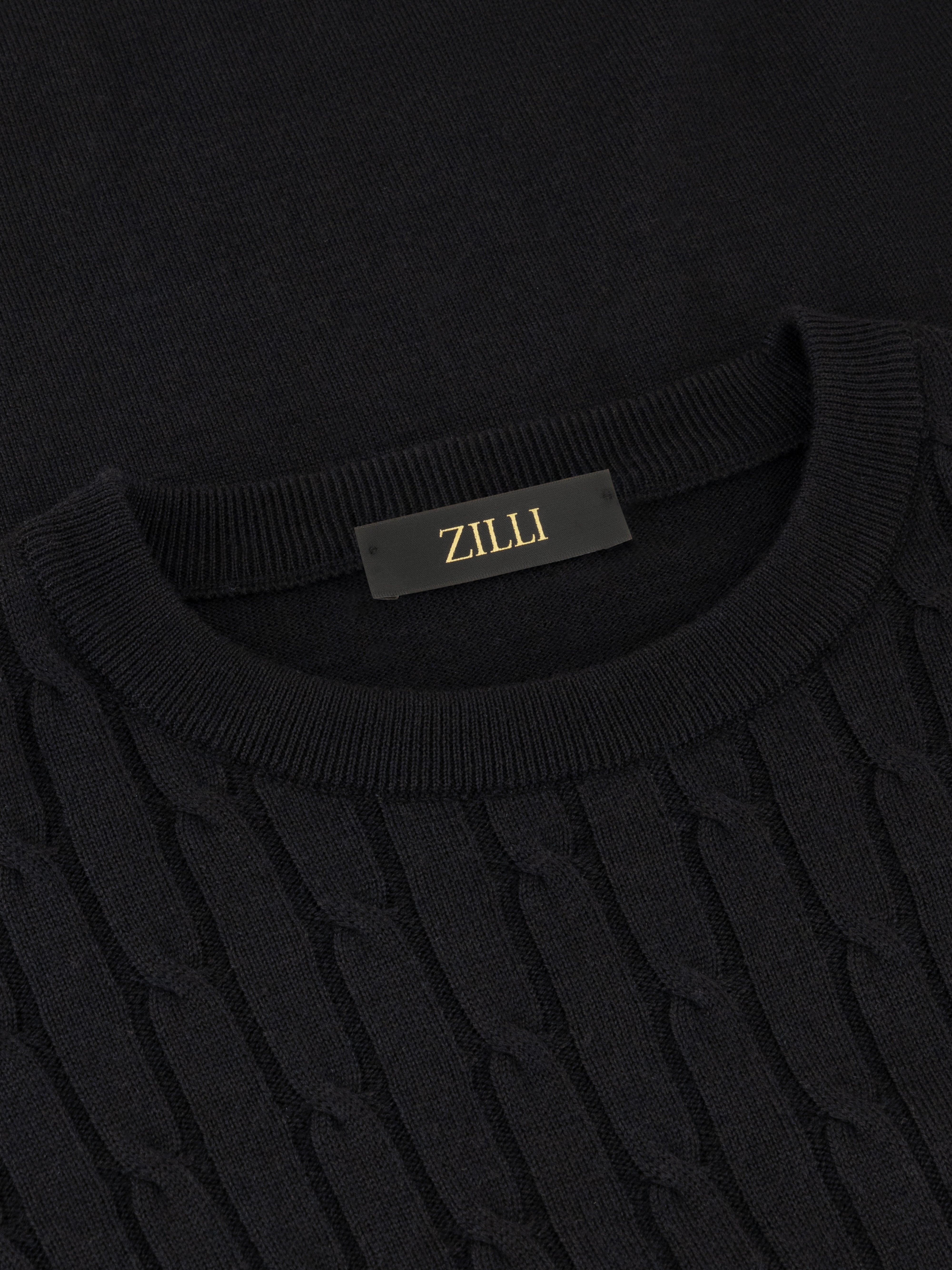 Pullover with Cable Knit Pattern Black