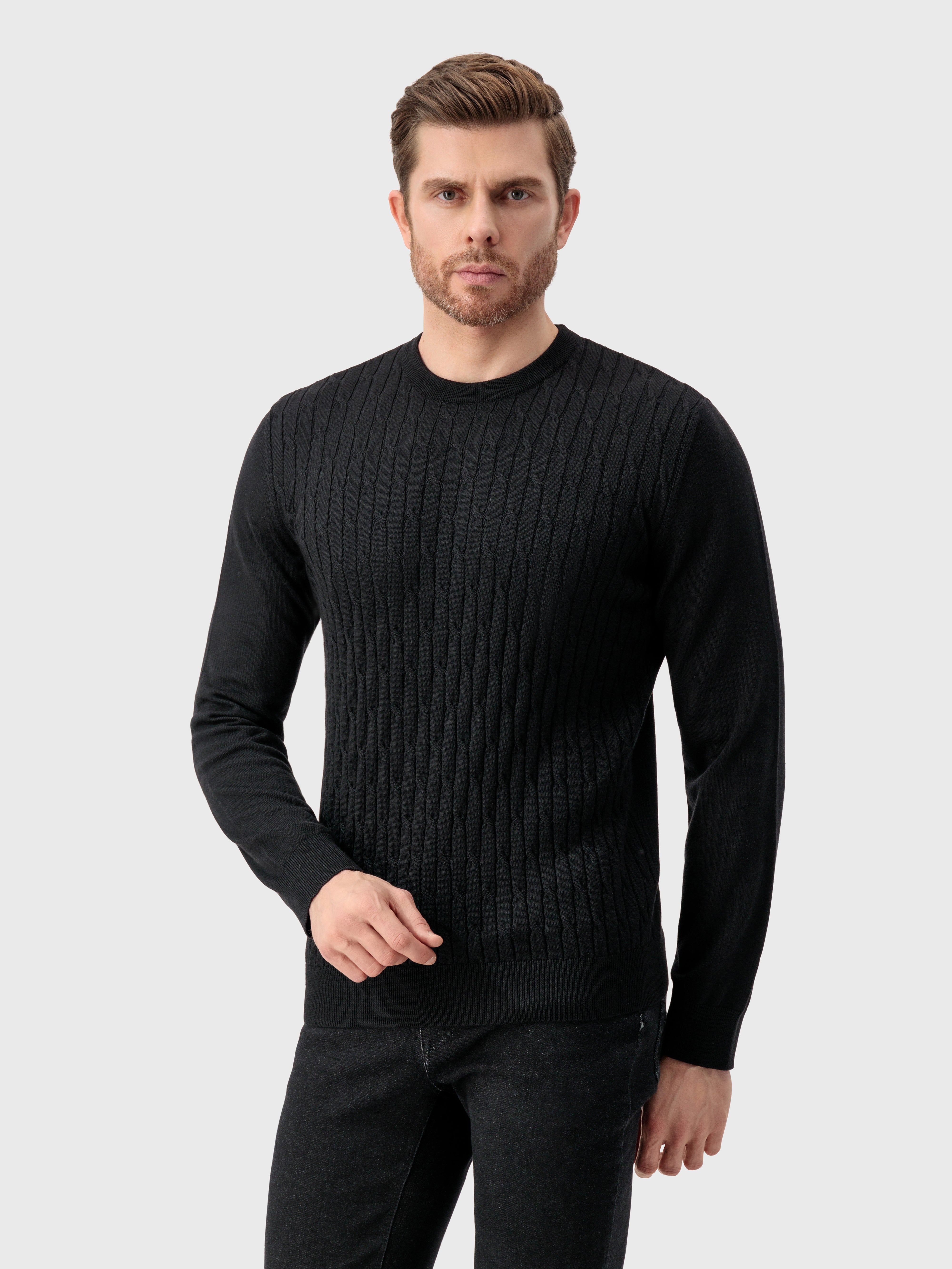 Pullover with Cable Knit Pattern Black