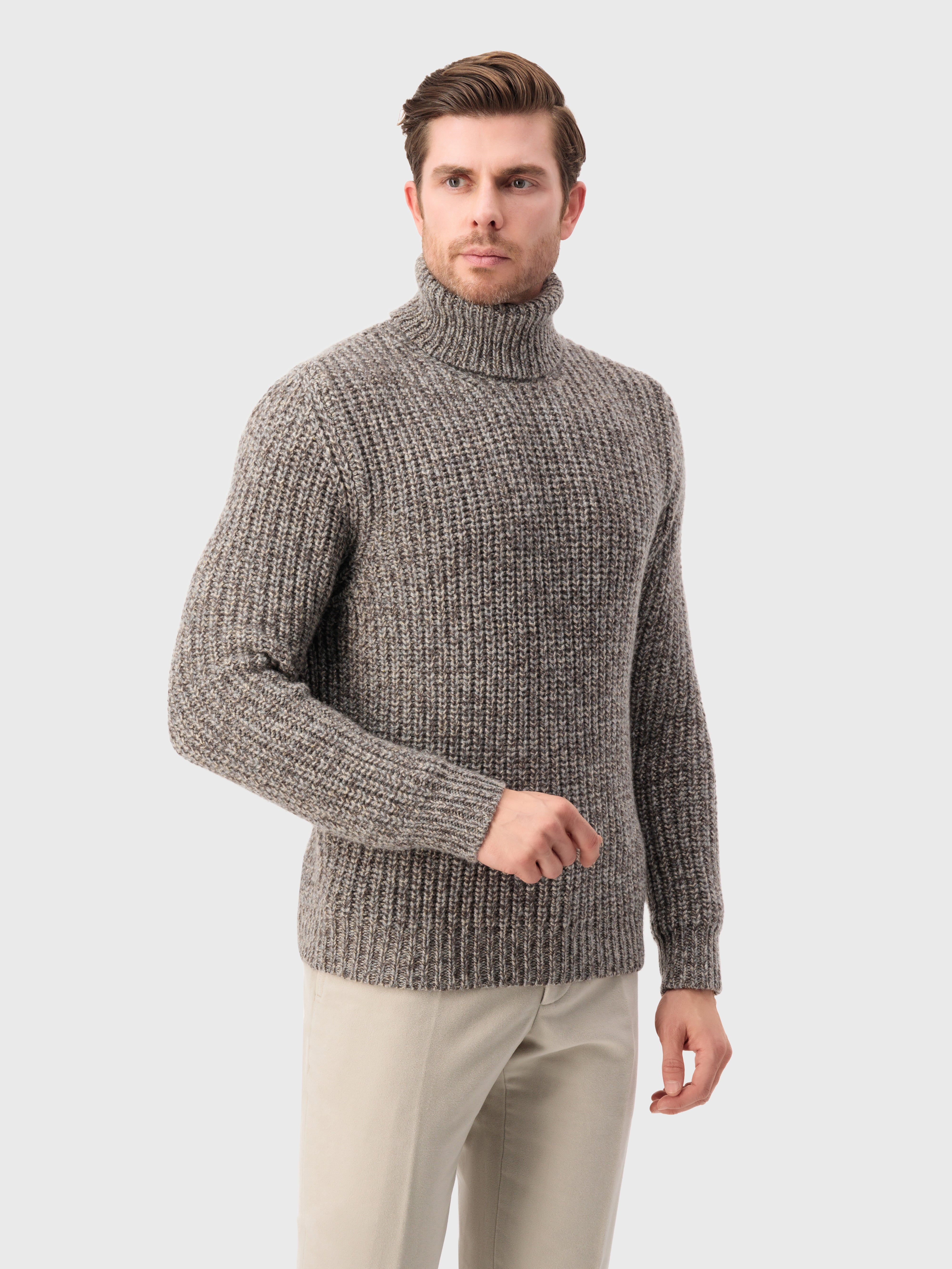 Turtleneck Knit Sweater in Cashmere Stone