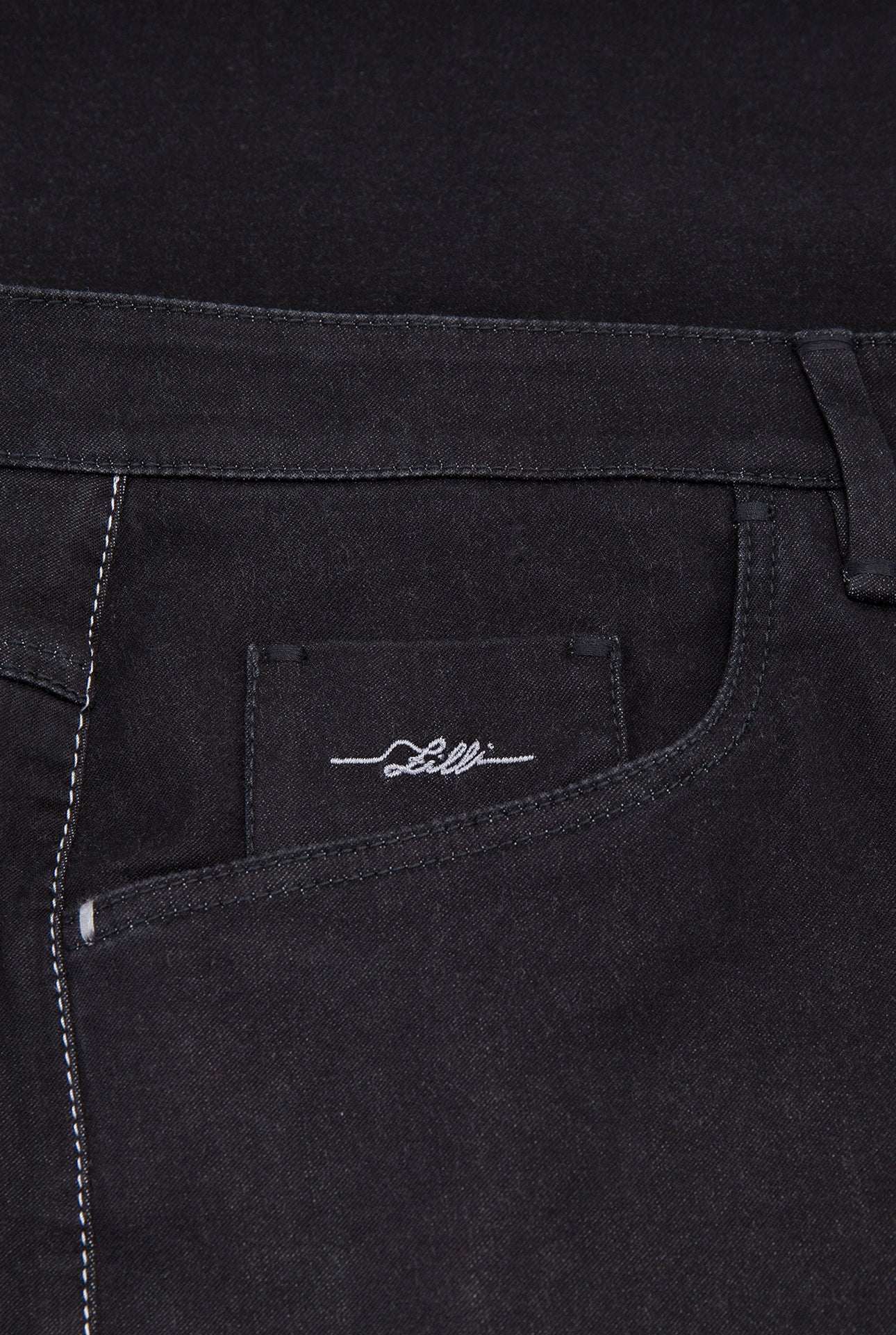 Slim Fit 5-Pocket Jeans with Signature Plaque